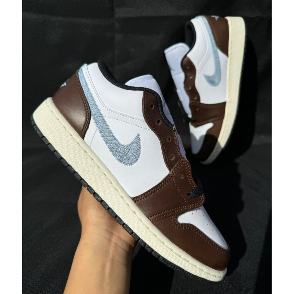 G39- SIZE 6.5Y / 8 WOMEN'S NIKE AIR JORDAN 1 LOW SE WHITE / BLUE/BLACK/ SAIL FQ8